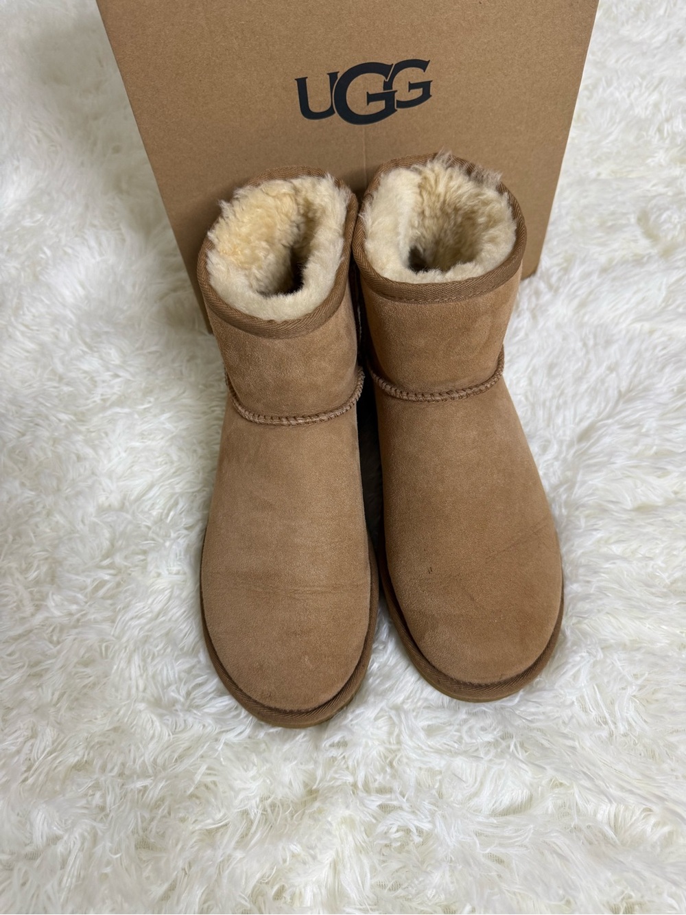 UGG Classic Mini II Women's Chestnut Suede Boots size 8 great condition